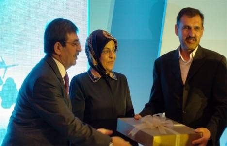 Bakan Güllüce Konyalı aileye kentsel dönüşüm hediyesi verdi!