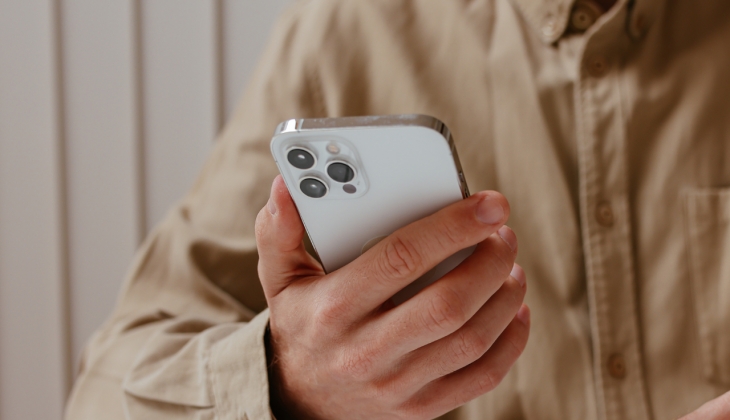 iPhone kullanıcıları dikkat! İnanılmaz bir iddia atıldı! iPhone gizlice fotoğraf mı çekiyor?