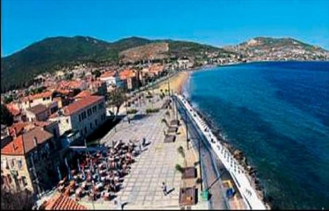 İzmir Yeni Foça'da kıyı düzenlemesi sahili baştan yarattı!