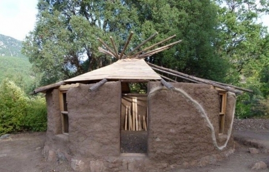 Doğa içinde 1500 TL ye kendi evini yaptı!