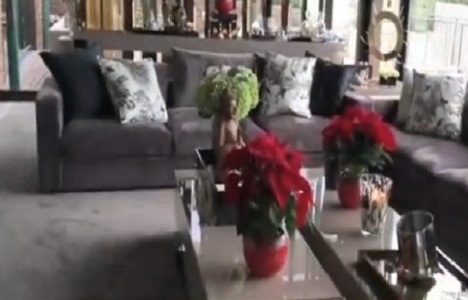 Cristiano Ronaldo evinin kapılarını kameralara açtı!