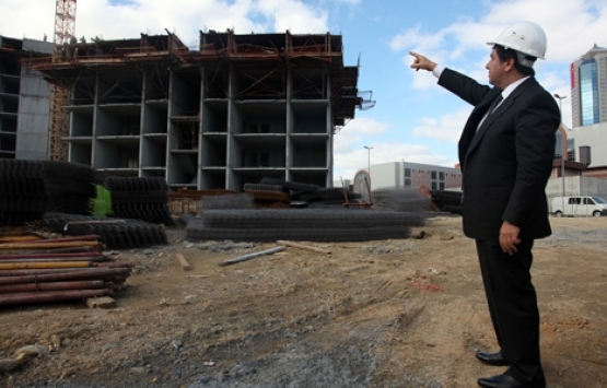 Esenler’de 98 bin riskli yapının 56 bini yenilendi!