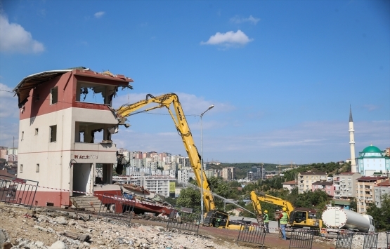 Kağıthane deki 5 katlı Huzur Apartmanı yıkıldı!