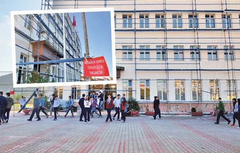 Zonguldak'taki lisede çatı onarımı ve mantolama çalışması başlatıldı!