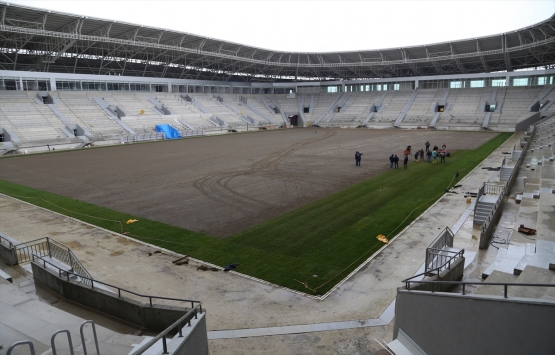 Yeni Ordu Stadı nın çimleri seriliyor!