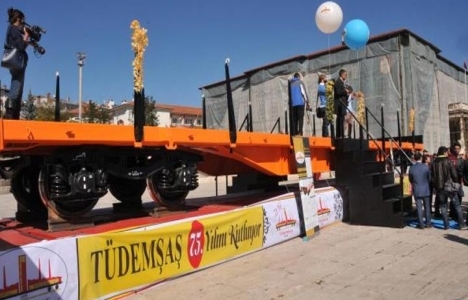 Türkiye Demiryolu Makinaları en hafif yük taşıma vagonunu tanıttı!