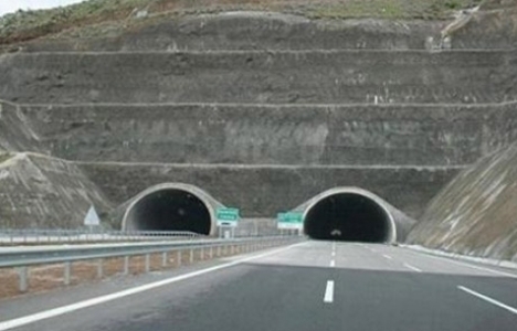 Rize'de tünel inşaatındaki göçükte bir işçi hayatını kaybetti!