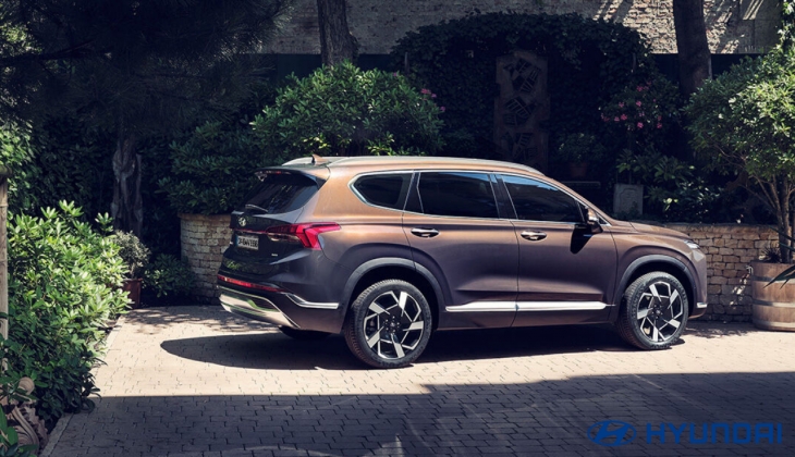 Hyundai, merakla beklenen fiyat güncellemesini yaptı! SANTA FE Hibrit te beklenmedik zam geldi!