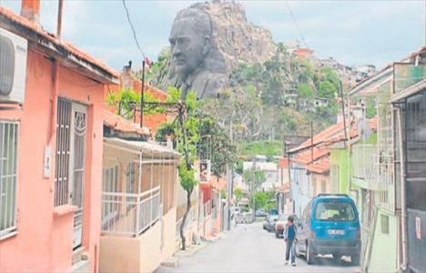 İzmir Yeşildere'deki gecekondular görüntü kirliliği yaratıyor!