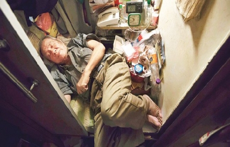 Hong Kong’da 2 metrekarelik evlerin kirası 310 dolardan başlıyor!