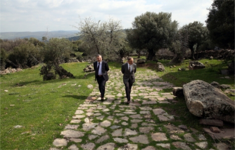 Halil Memiş Aigai Antik Kenti çalışmalarını inceledi!
