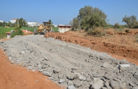 Kuşadası'nda yol yapım çalışmaları başladı!