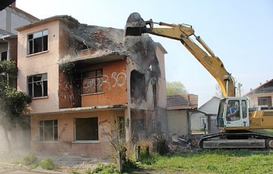 Gölcük metruk bina yıkımı