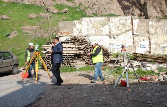 İzmir'de kaya düşen mahallede tespit çalışmaları başladı!