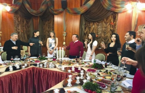 Ali Ağaoğlu 61. yaş gününü Moskova'da kutladı!