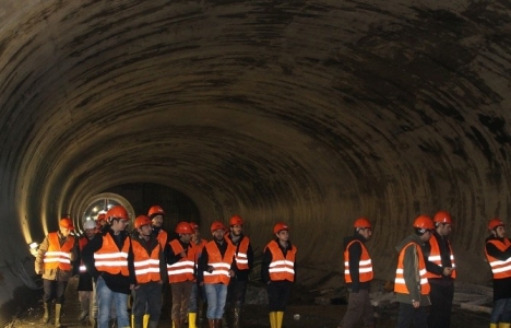 Öğrenciler İstanbul'da metro inşaat şantiyesini gezdi!