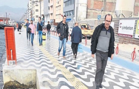 İzmir Pasaport’taki kaldırımlarda çatlaklar oluştu!