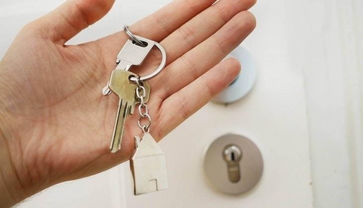 Emlak ilanlarında yeni dönem: Yetki belgesiz emlak işletmeleri ilan veremeyecek!