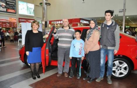Park Bornova Outlet Center talihlisi otomobilini teslim aldı!
