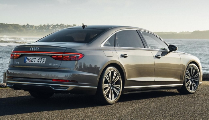 Audi A8 Lounge gemi gibi araba sözünü hak ediyor! İşte 27 Nisan Audi A8 fiyat listesi