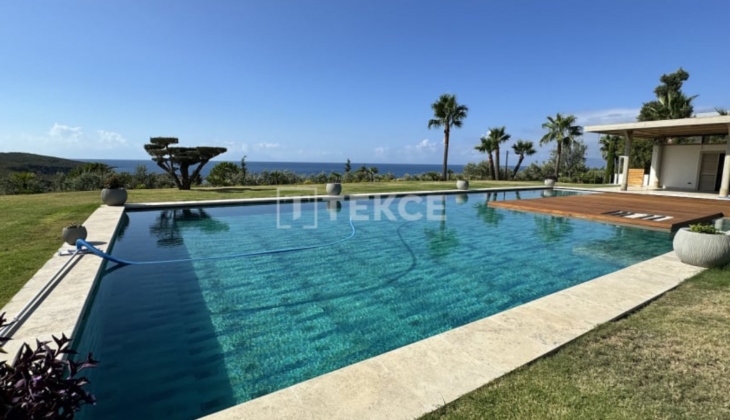 İzmir’in en pahalı evinin fiyatı dudak uçuklattı! Yat marinasına komşu villa tam 533 milyon TL’ye satılıyor!