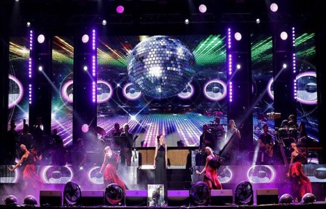 Dap İzmir Ebru Gündeş konseri ile tanıtıldı!