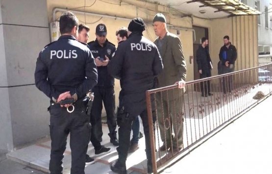 Avcılar'da riskli binadan karot örneğini polis eşliğinde aldılar!