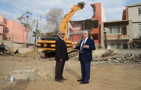Adana'da bulvar açmak için yıkılması gereken son 3 bina kaldı!