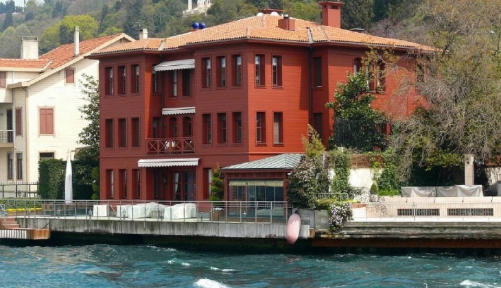 Ünlü çift Vaniköy deki tarihi yalılarını satıp Etiler deki lüks projeden 3 daire satın aldı!