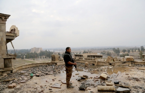 Saddam ın Sarayı yerle bir oldu!