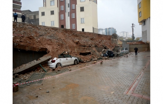 Kahramanmaraş'ta sitenin istinat duvarı çöktü!