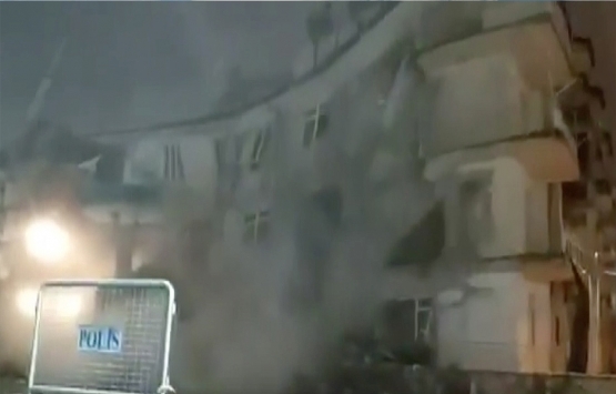 Elazığ’daki 4 katlı bina depremden sonra çöktü!