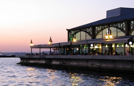 Konak Pier AVM bayramda açık mı?