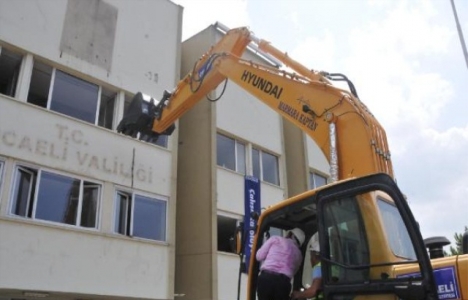 Kocaeli'deki eski valilik binası yıkılıyor!