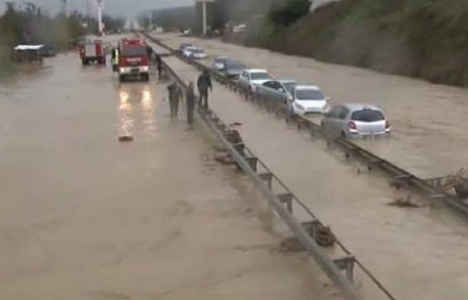 Sabiha Gökçen Havalimanı yolunda su baskını!