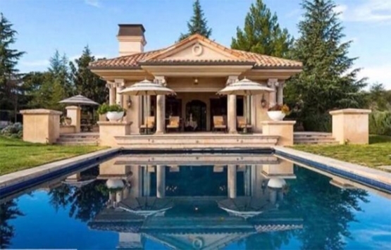 Ünlü isimler milyon liralık evlerini satışa çıkardı!