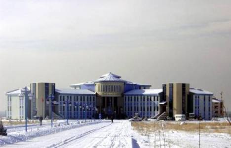 Yüzüncü Yıl Üniversitesi'nin binalarının çatıları yenilenecek!