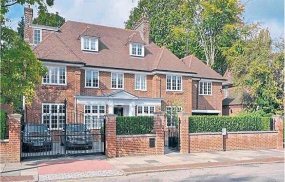 Mesut Özil den Amine Gülşe ye doğum hediyesi 80 milyonluk malikane!