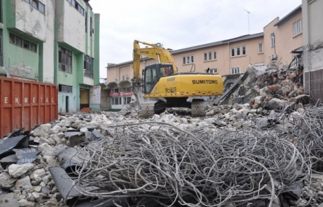 İnegöl Kültür Sarayı'nda yıkım başladı!