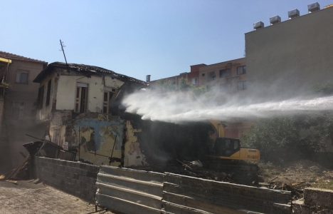 İskenderun'daki metruk binalar yıkılıyor!