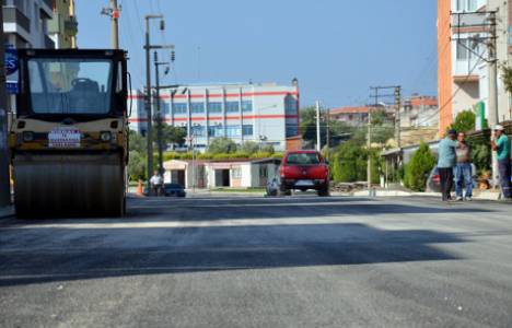Aliağa'da yol yapım çalışmalarında asfaltlamalar başladı!