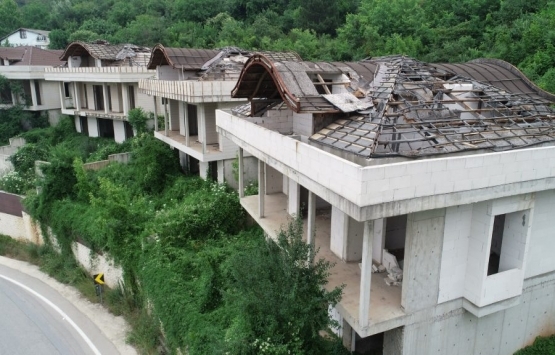 Bursa da yarım kalan inşaatlar güvenliği tehdit ediyor!