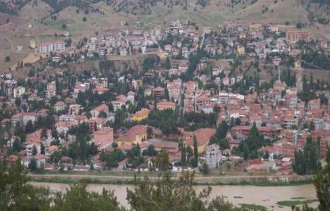Amasya Taşova'da höyüğün kaçak kazı çukurları müze denetiminde kapatılacak!