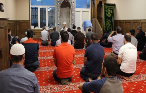 Kanada'da Mevlana Camisi ibadete açıldı!