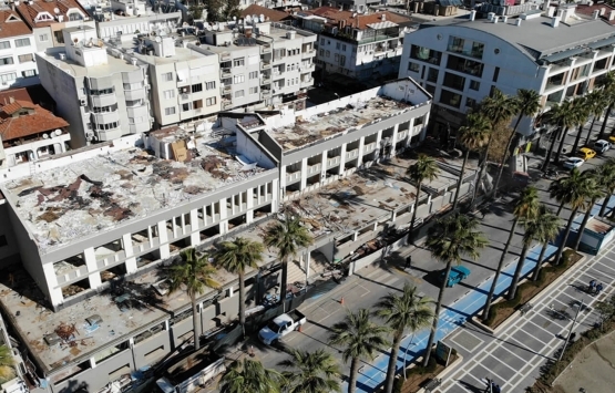 Marmaris teki depreme dayanıksız belediye binası yıkılıyor!