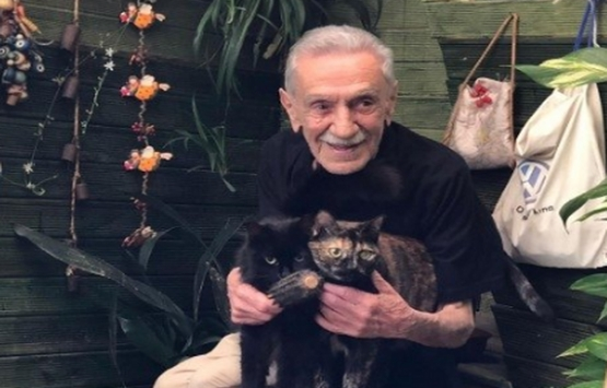 Aydemir Akbaş kedileri için evinden taşındı!