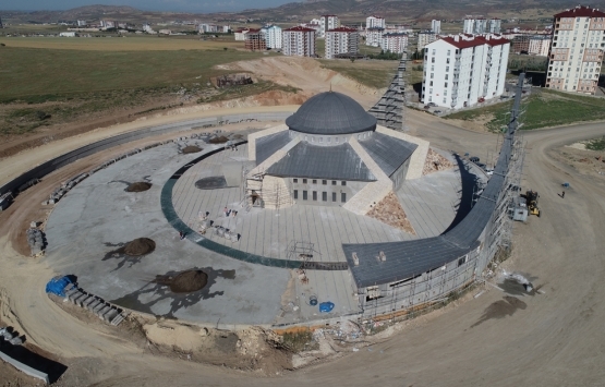 Sivas ın ay yıldız mimarili camisi ibadete gün sayıyor!