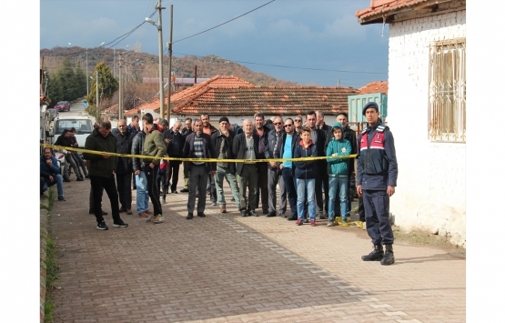 Manisa da depremden hasar gören binalar yıkılıyor!