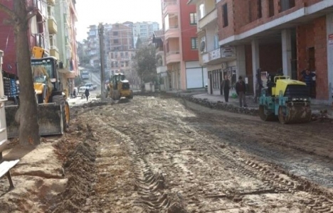 Akçakoca Belediyesi yol yenileme çalışmaları sürüyor!