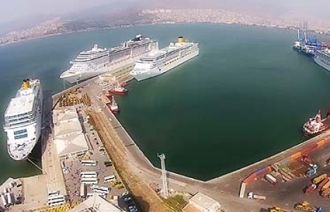 İzmir'e aynı anda 4 kruvaziyer gemi geldi!